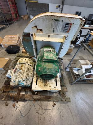 Moteur 7CH groupe d'aspiration plus un moteur 15CH (en l'éta…