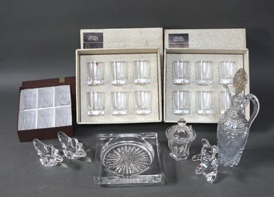 a lot of glass items that are sitting on a table