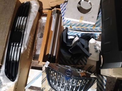 10 pièces éléments de carrosserie bavette, calandres, barre de toit, j - Photo 1