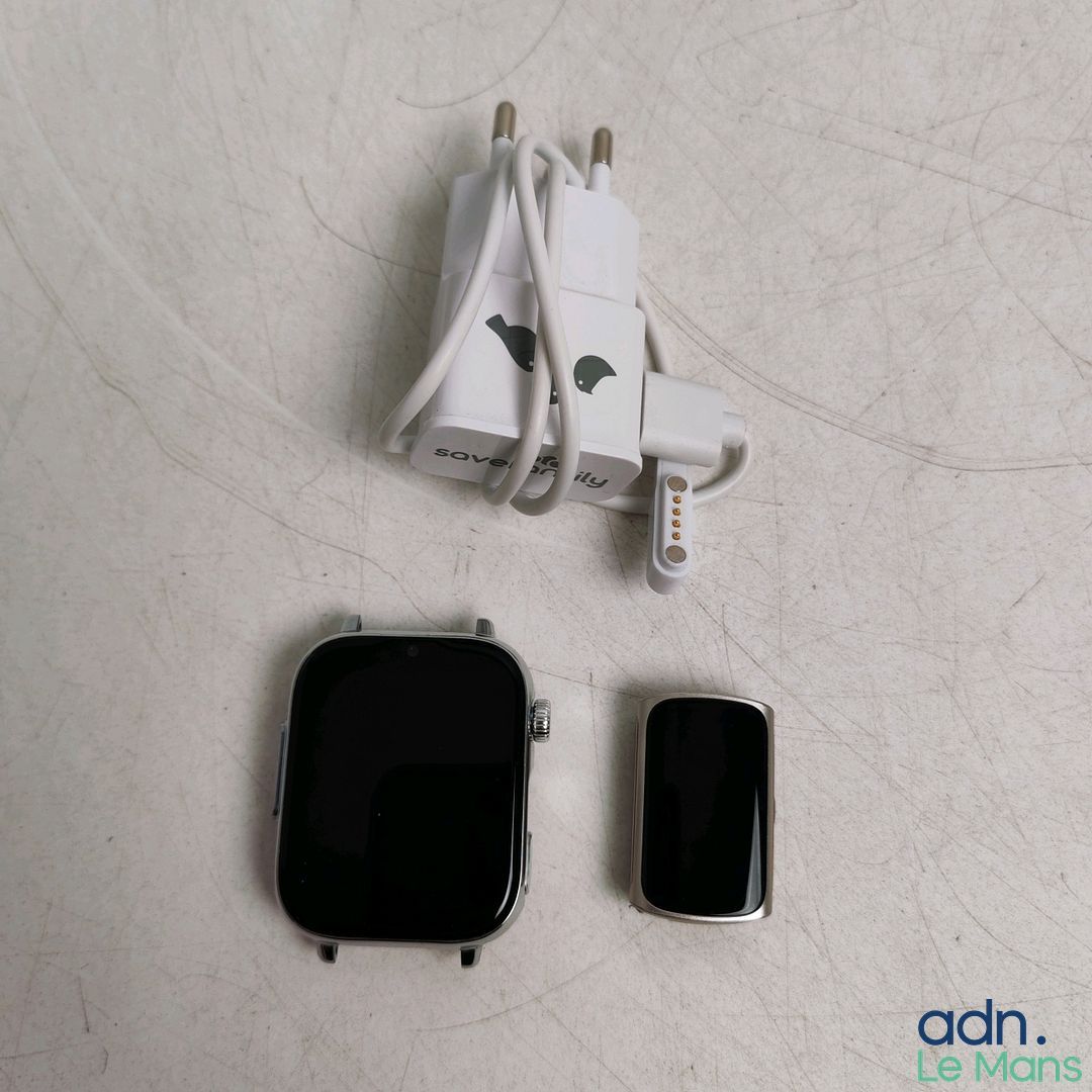 Lot de 2 montres connecté comprenant: 1 SaveWatch Plus 2 - 1…