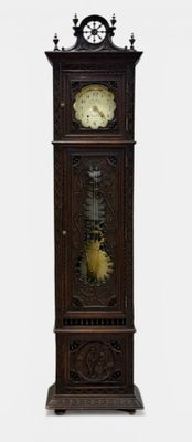 Pendule comtoise bretonne en bois sculpté, avec poids, clé e…