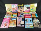 de nombreux livres pour enfants sur fond noir