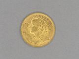gros plan d'une pièce d'or portant un visage de femme