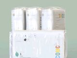 plusieurs rouleaux de papier toilette sont empilés les uns sur les autres