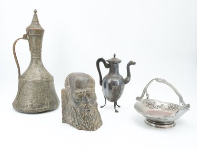 Lot de bibelots décoratifs comprenant :