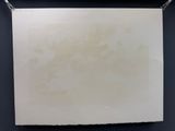 un gros plan sur une feuille de papier accrochée au mur