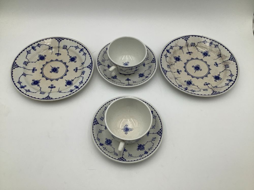 Tête à tête en faïence anglaise dans le goût de Royale Copenhagen Ensemble en 6 pièces Bon état