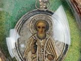 a picture of a picture of a religious icon in a locke
