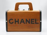étui en bois Chanel avec poignée