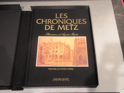 deux livres posés sur une table