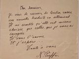 un vieux bout de papier sur lequel est écrit un message à la main