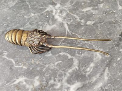 Japon. Langouste en bronze patiné, période Meiji. Fin XIX-début XXe. L