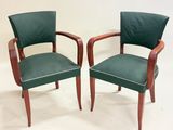 paire de chaises Art déco avec des assises recouvertes de cuir vert