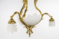 Lustre à trois branches, style Louis XV, en bronze doré et v… (photo 4)