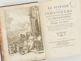 un livre sur lequel figure la photo d'un groupe de personnes