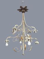 Lustre en métal laqué à huit bras de lumière sinueux à décor… (photo 2)