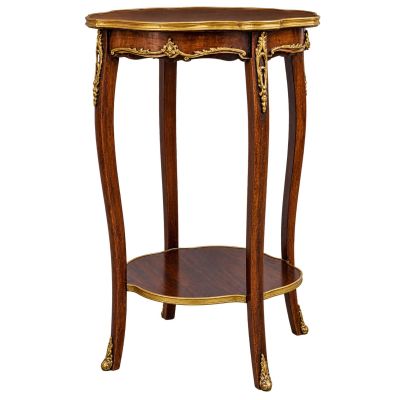 l'image d'une table en bois sous laquelle se trouve une étagère