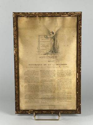 un tableau ancien encadré représentant une femme tenant un livre