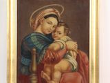 une peinture représentant une femme tenant un enfant dans ses bras