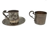 paire de tasses et soucoupes plaquées argent