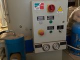 a picture of a machine that is sitting in a room