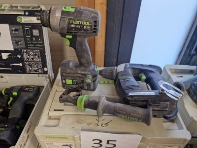 les nombreux outils différents exposés dans un magasin
