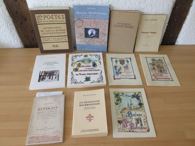 11 vol. Bourbonnais : sorcellerie, poésie, 4 balades,.