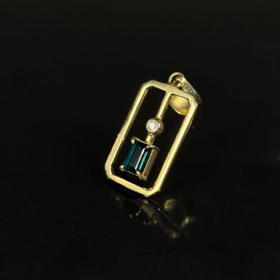 Pendentif rectangulaire en or jaune 750/1000 (18K) orné en s…