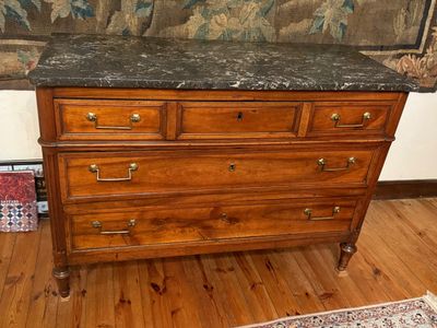 Commode Louis XVI en placage d'acajou ouvrant sur 3 rangs de…