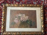 tableau représentant des roses dans un cadre doré, posé sur un tapis rouge