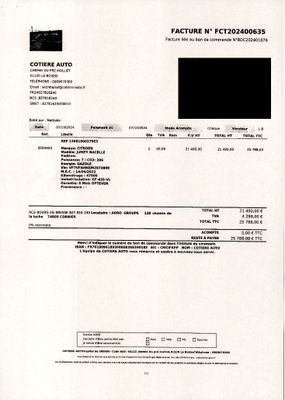 un gros plan d'un document sur lequel figure la photo d'une personne