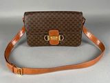 Sac à bandoulière Louis Vuitton marron et beige à motif Monogram