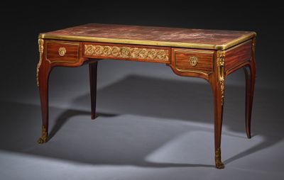 une image représentant une petite table avec un plateau en marbre et des tiroirs