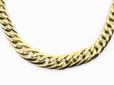 une image représentant un collier à chaîne en or sur fond blanc