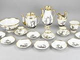 une image d'un groupe de plats, de tasses et de soucoupes en porcelaine