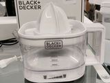 un extracteur de jus Black & Decker exposé dans un magasin