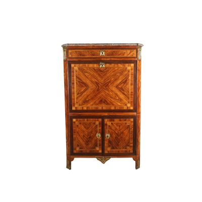 une image d'une armoire en bois avec deux portes