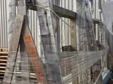 a pile of pallets that are sitting on a pallet