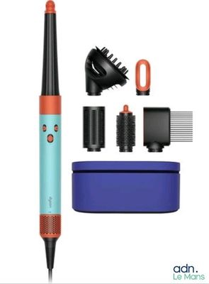 une image représentant un sèche-cheveux bleu et orange ainsi que des peignes