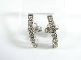 paire de boucles d'oreilles créoles en diamant, en or blanc sur acrylique transparent