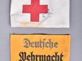 deux écussons sur lesquels figurent des drapeaux allemands
