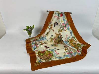 GUCCI. « Mûres, framboises, rubans et papillons »