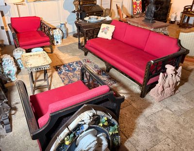 un salon meublé et doté d'une cheminée