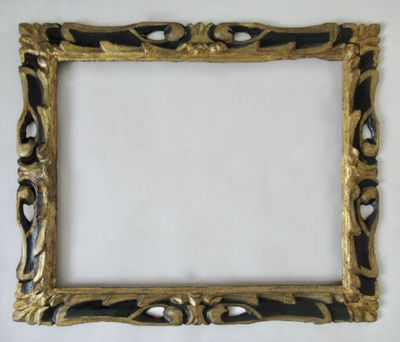 CADRE en bois sculpté, doré et peint noir à large décor styl… - Photo 1