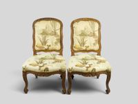 Paire de chaises en bois naturel patiné à dossier droit soul…