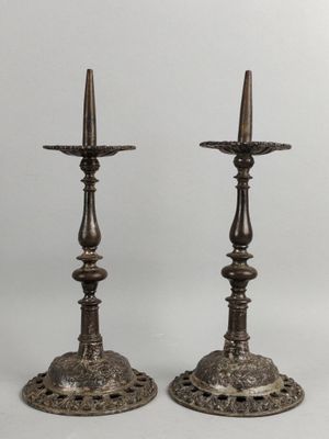 paire de chandeliers anciens en laiton