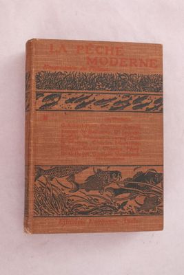 un livre marron avec une couverture noire et rouge sur un fond blanc