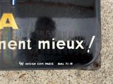 a sign on the side of a building that says a comment meux