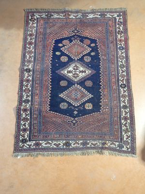 Tapis noué main, centre de couleur bleu marine, 156x120 cm (…