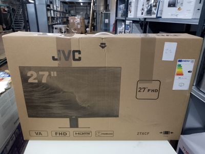 une boîte posée sur une table dans un magasin